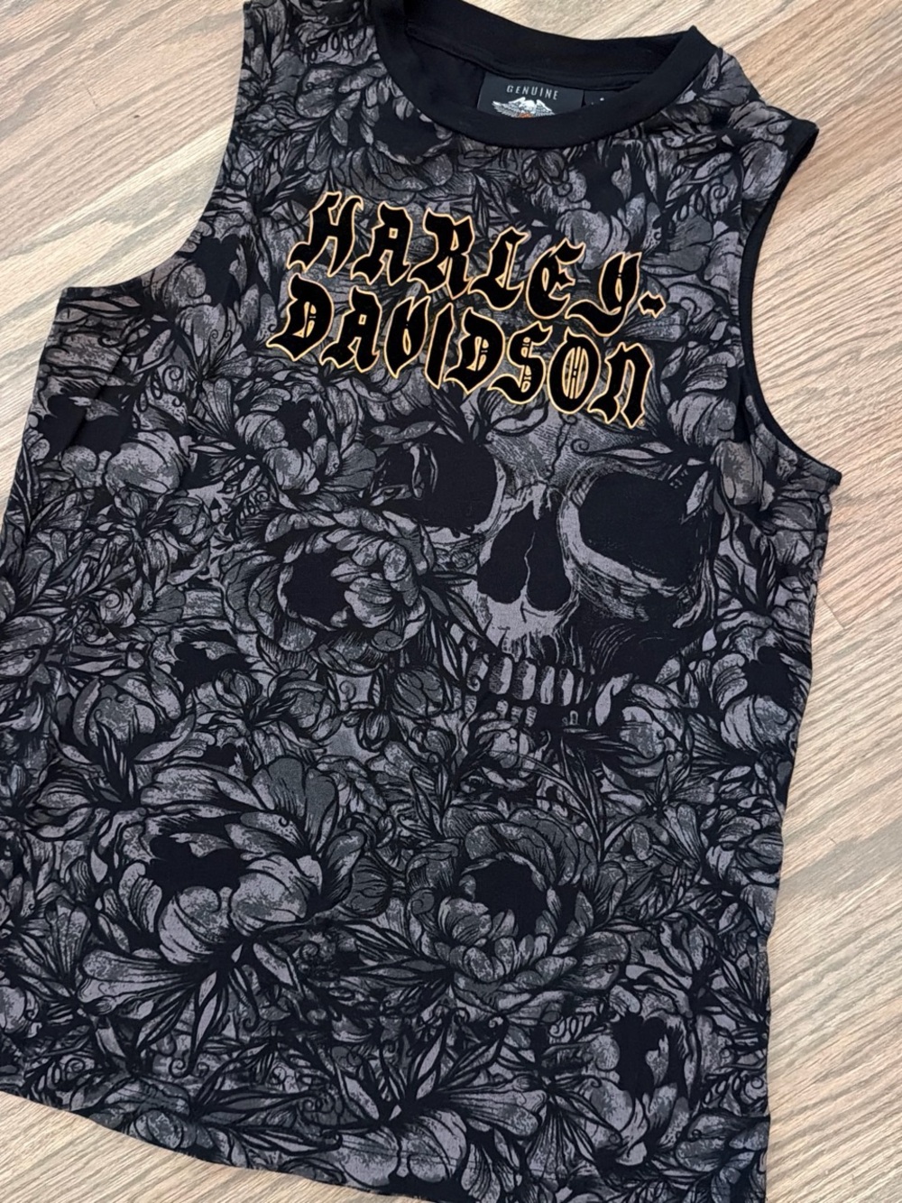 Like New! Women”s Harley-Davidson Black Gray Floral Skull Tank with Gold Logo